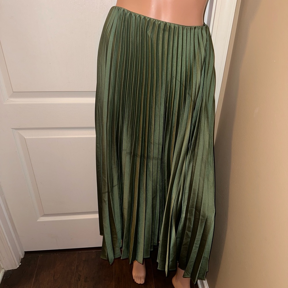 House of Harlow Dark Green Skirt
